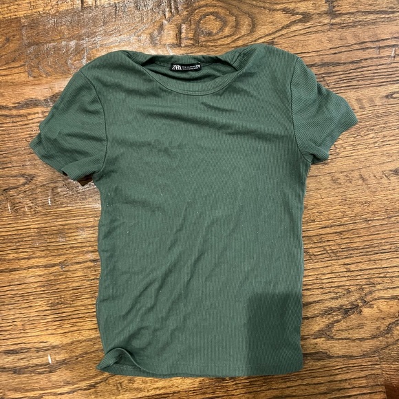 Zara Green Ribbed T-Shirt - Picture 2 of 3